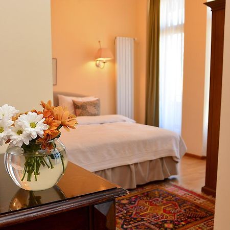 Urban Lodge Hotel Rooms And Suits Tiflis Exterior foto