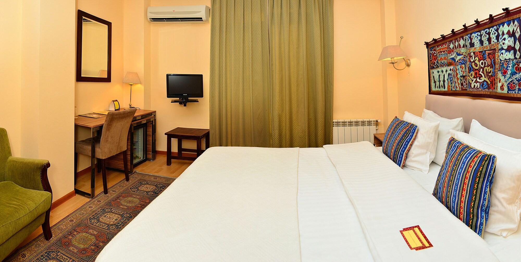 Urban Lodge Hotel Rooms And Suits Tiflis Exterior foto