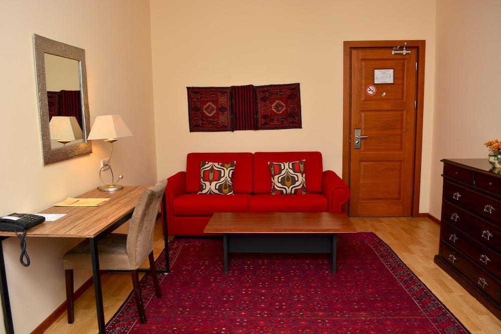 Urban Lodge Hotel Rooms And Suits Tiflis Exterior foto