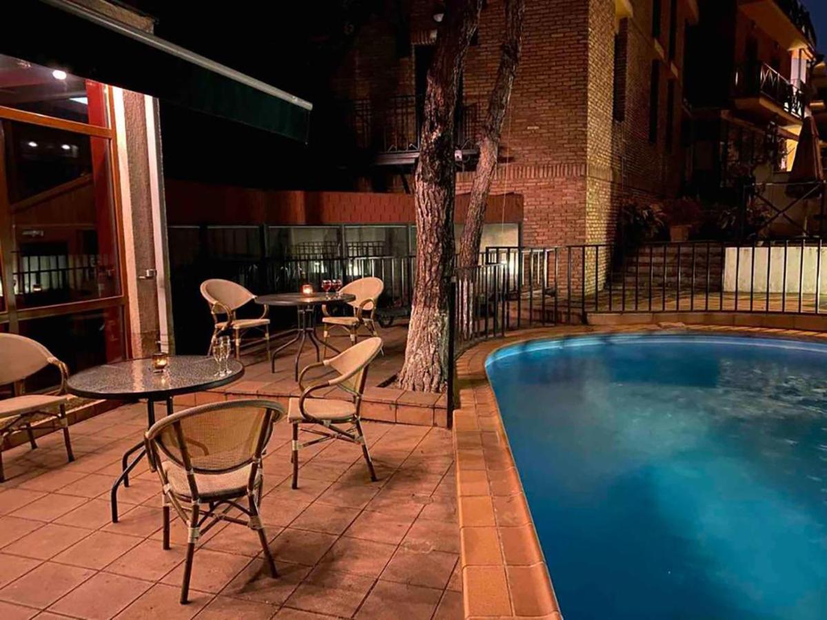 Urban Lodge Hotel Rooms And Suits Tiflis Exterior foto
