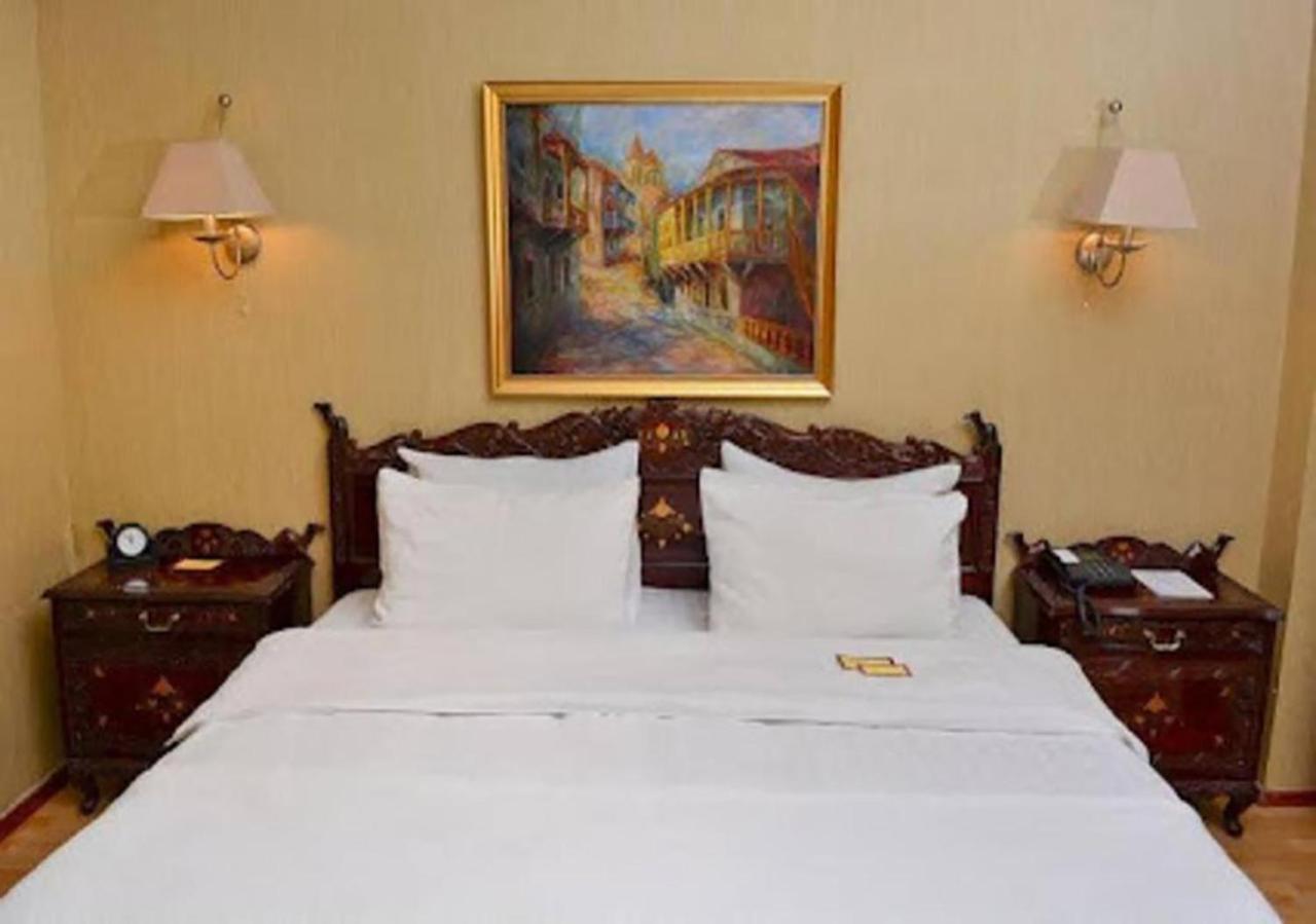 Urban Lodge Hotel Rooms And Suits Tiflis Exterior foto