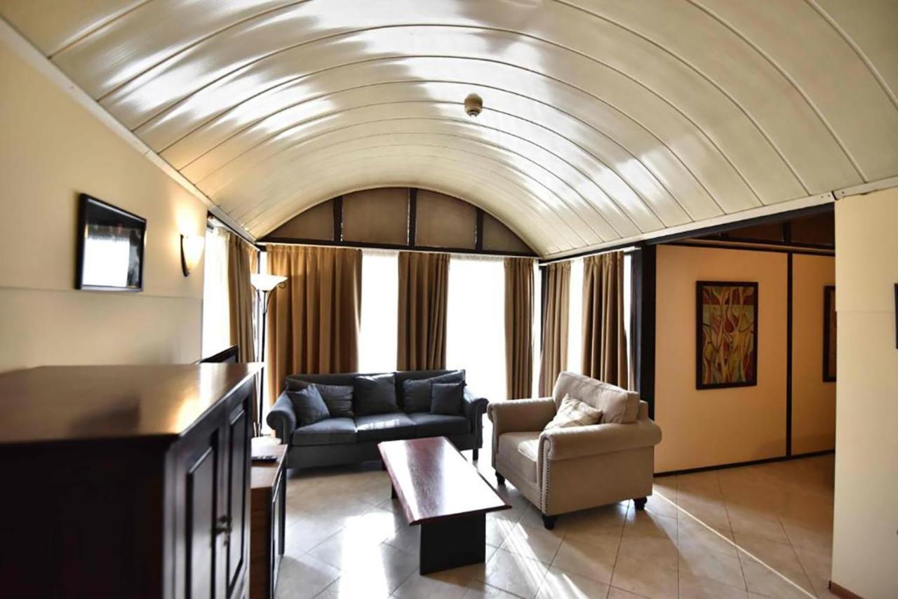 Urban Lodge Hotel Rooms And Suits Tiflis Exterior foto