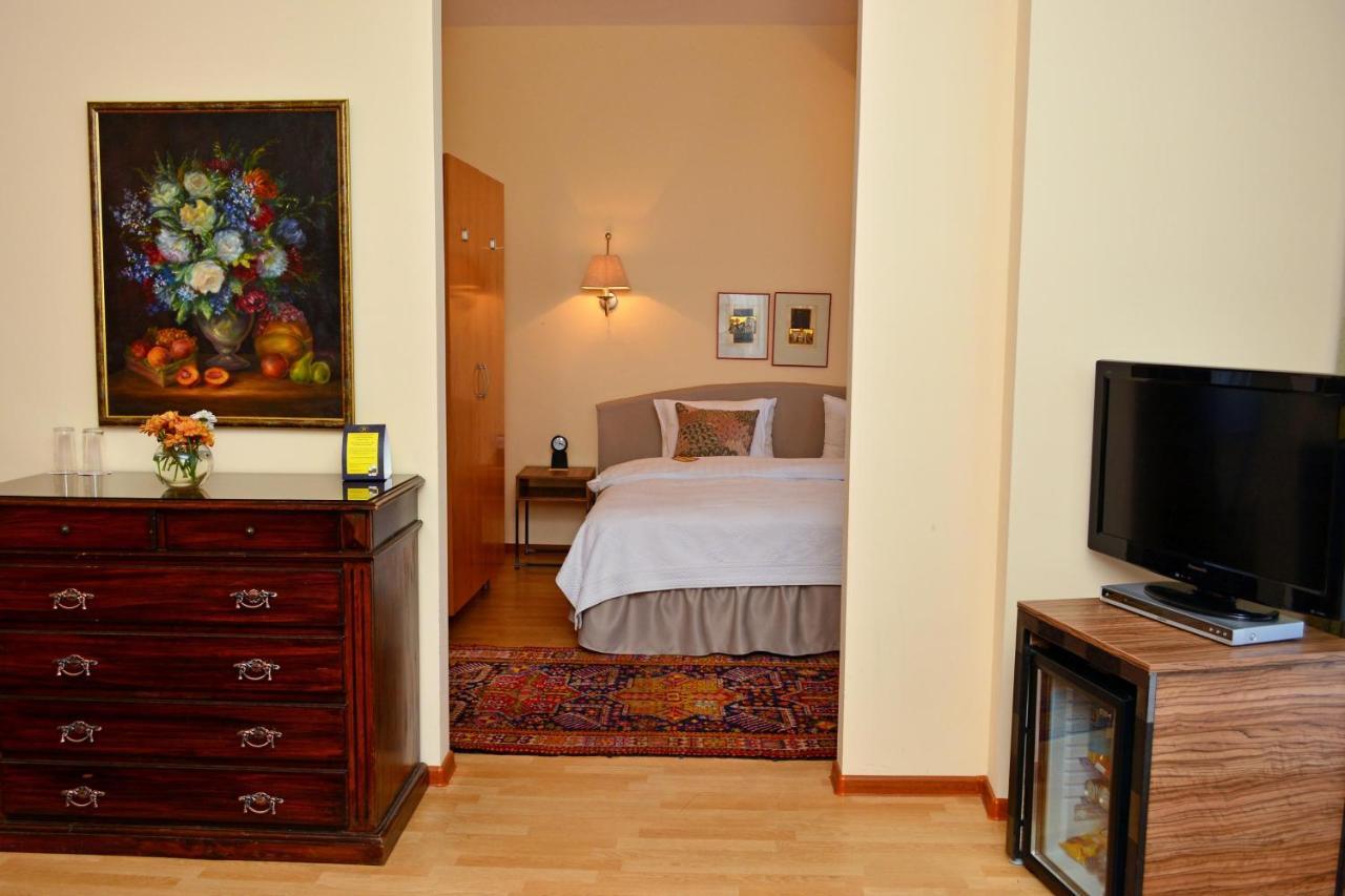 Urban Lodge Hotel Rooms And Suits Tiflis Exterior foto