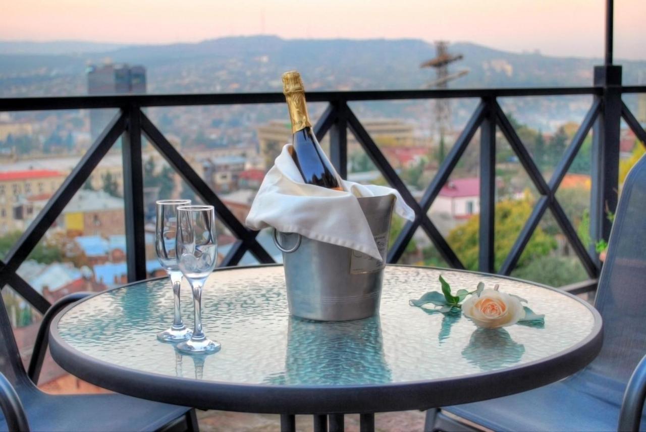 Urban Lodge Hotel Rooms And Suits Tiflis Exterior foto