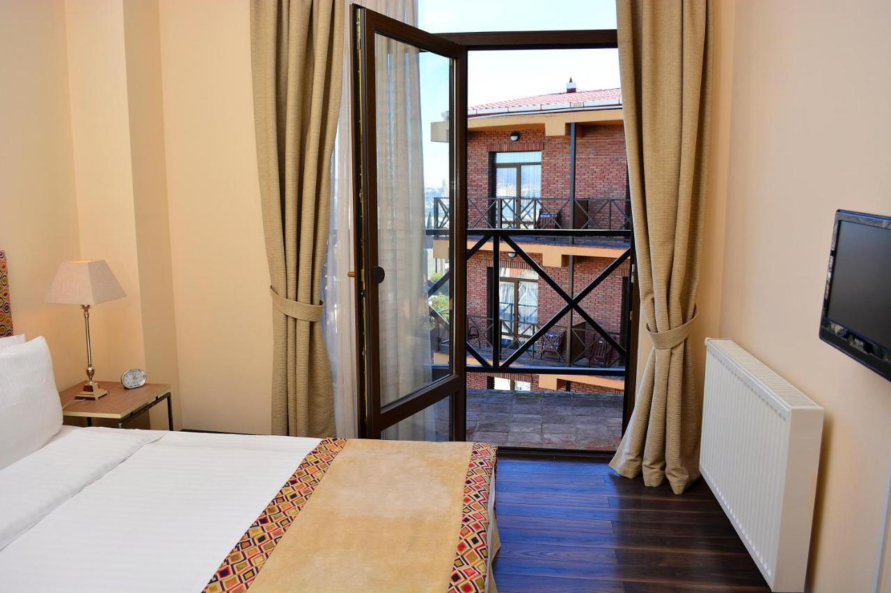 Urban Lodge Hotel Rooms And Suits Tiflis Exterior foto