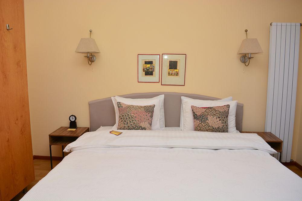 Urban Lodge Hotel Rooms And Suits Tiflis Exterior foto