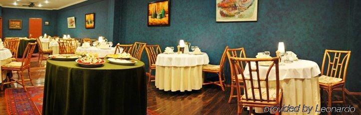 Urban Lodge Hotel Rooms And Suits Tiflis Restaurante foto