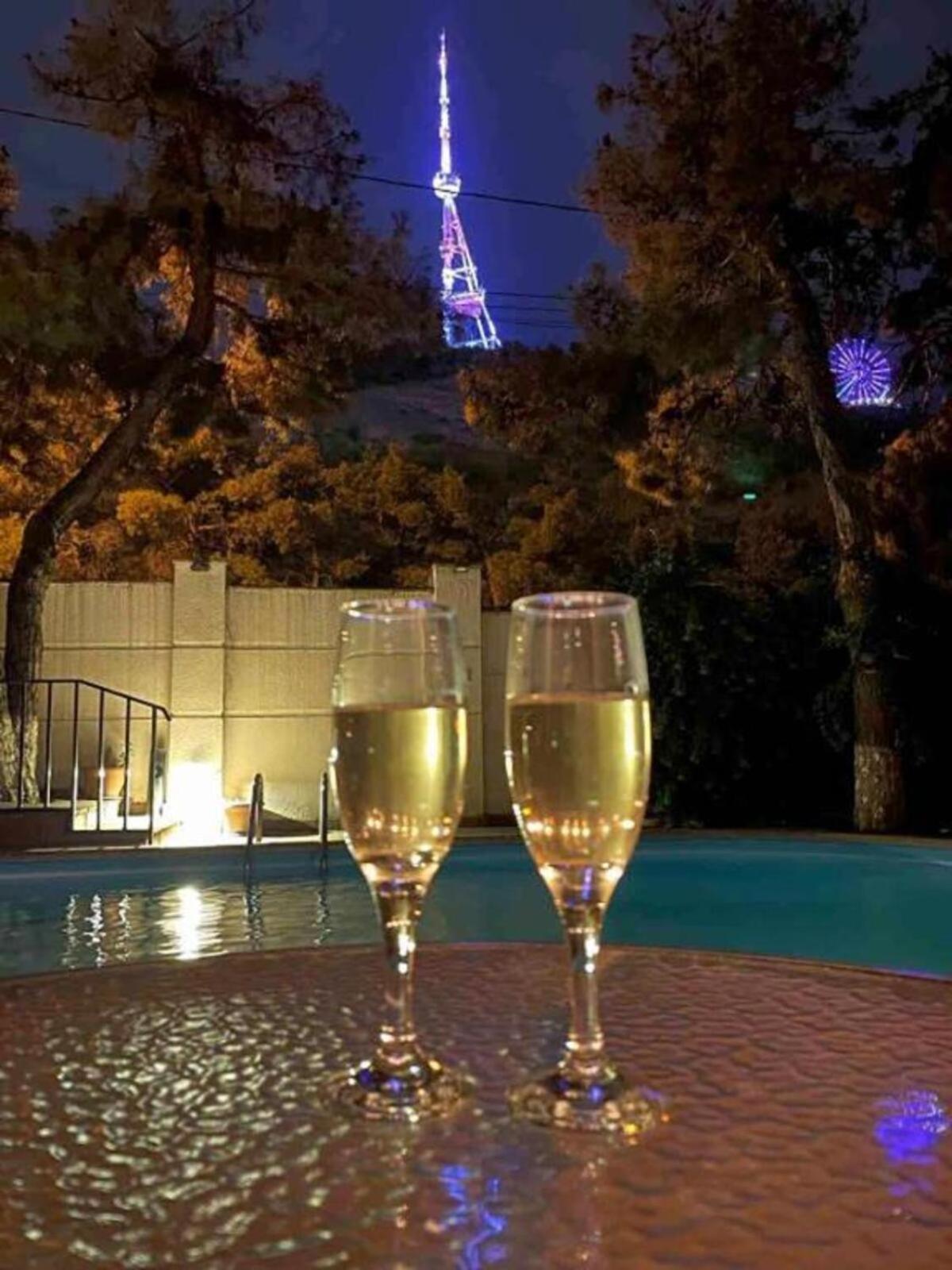 Urban Lodge Hotel Rooms And Suits Tiflis Exterior foto