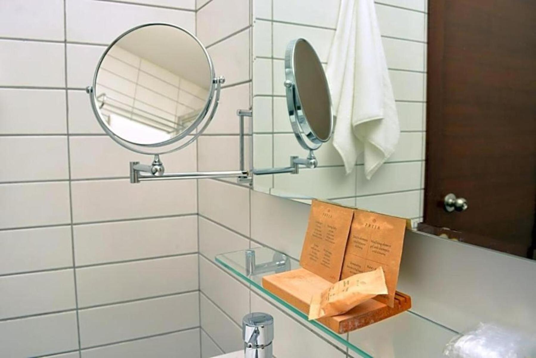 Urban Lodge Hotel Rooms And Suits Tiflis Exterior foto