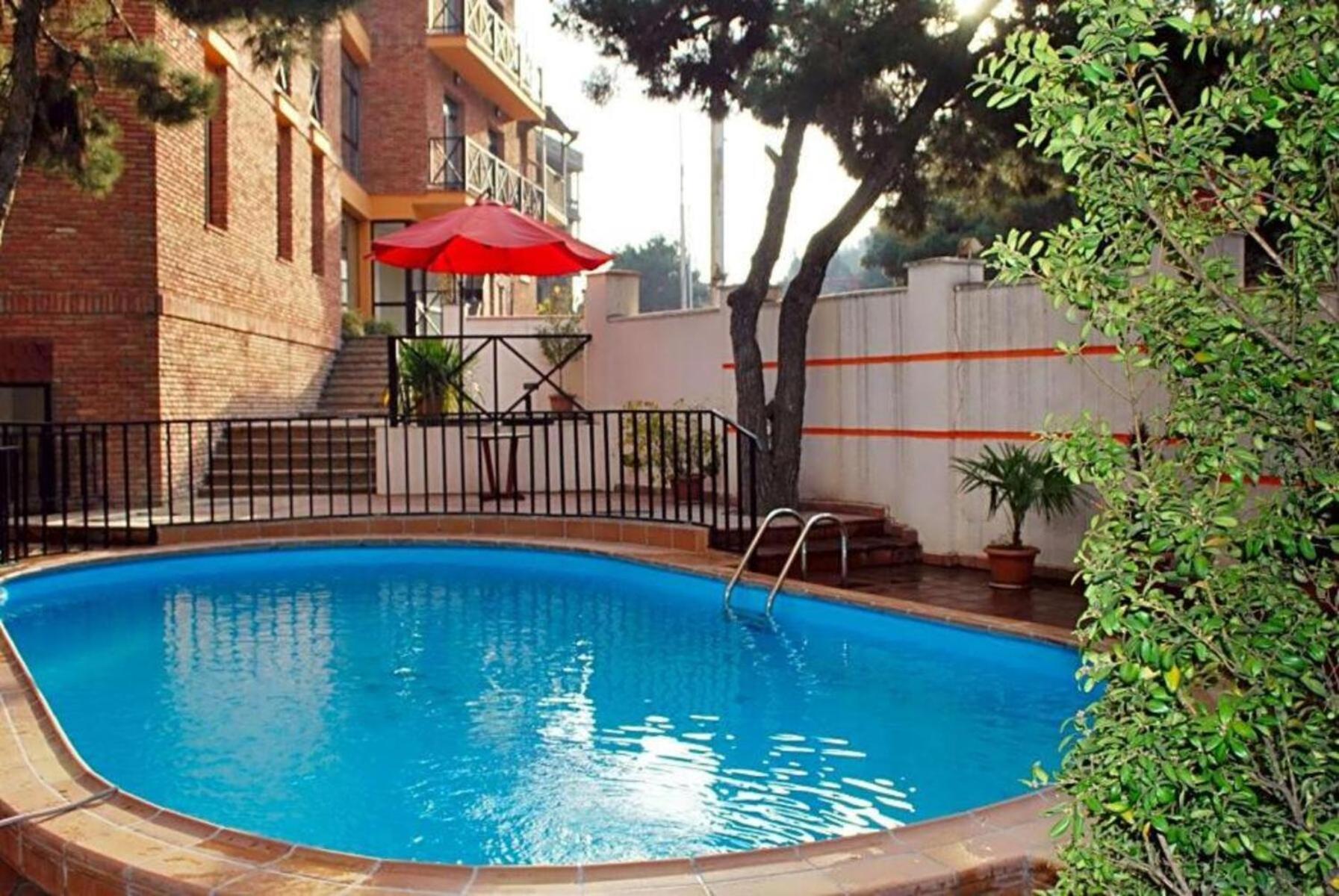 Urban Lodge Hotel Rooms And Suits Tiflis Exterior foto