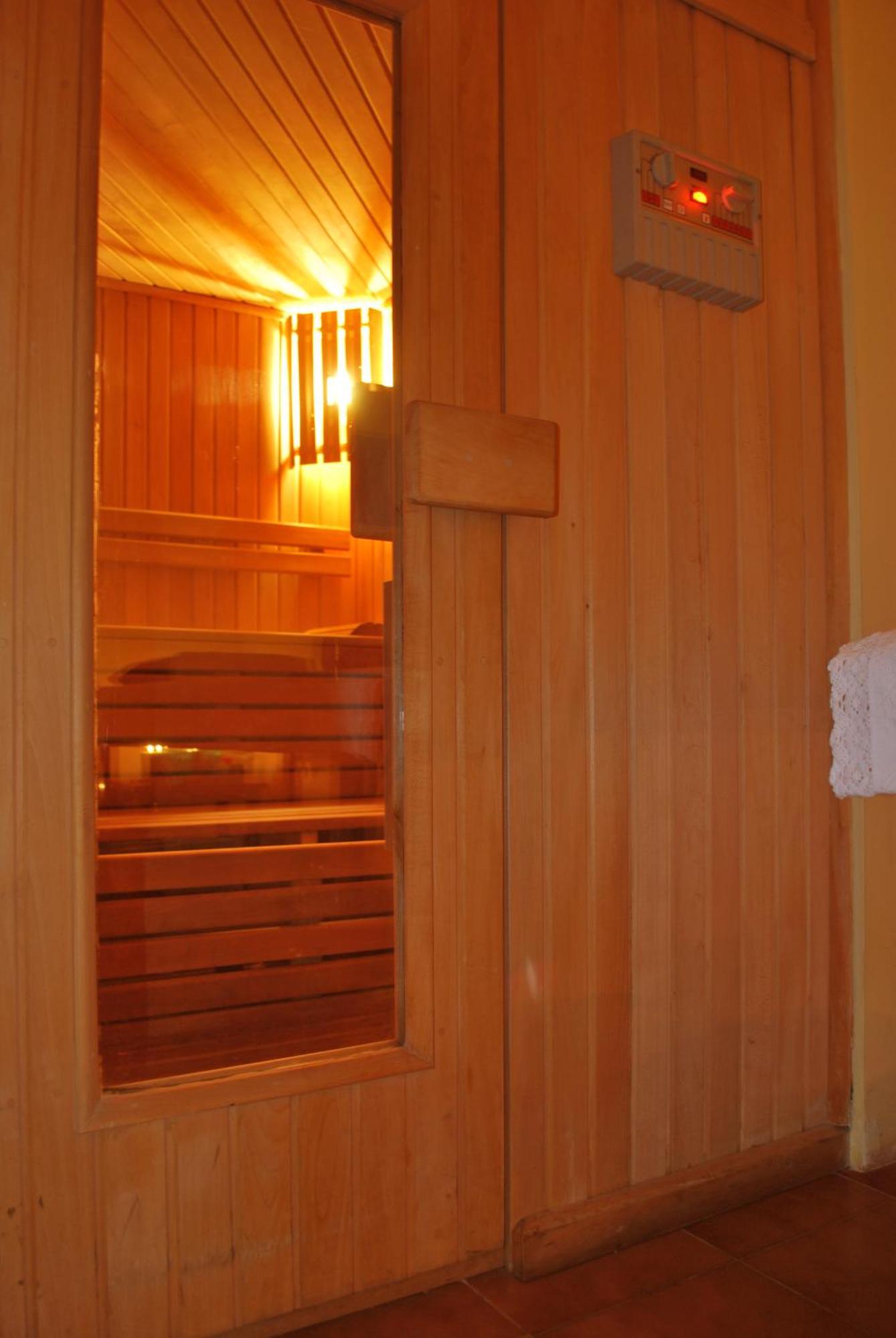 Urban Lodge Hotel Rooms And Suits Tiflis Exterior foto