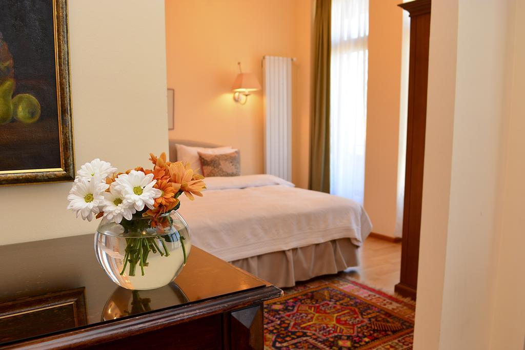 Urban Lodge Hotel Rooms And Suits Tiflis Exterior foto