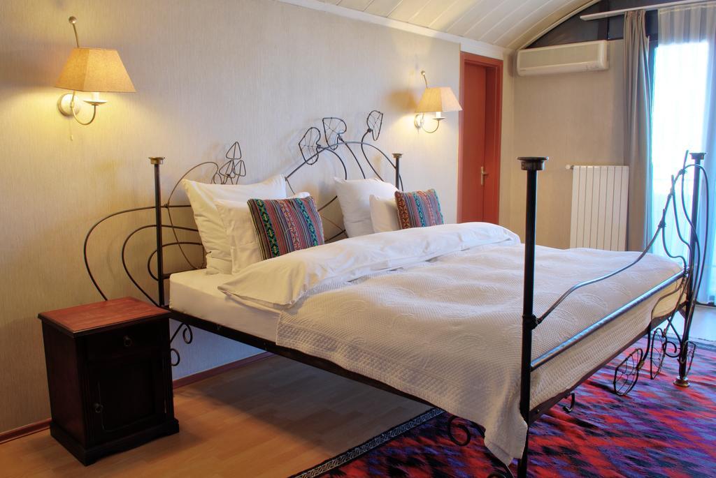 Urban Lodge Hotel Rooms And Suits Tiflis Exterior foto