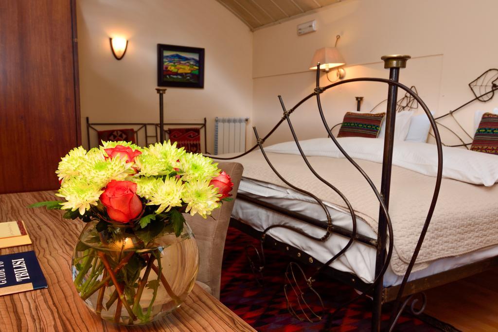 Urban Lodge Hotel Rooms And Suits Tiflis Exterior foto