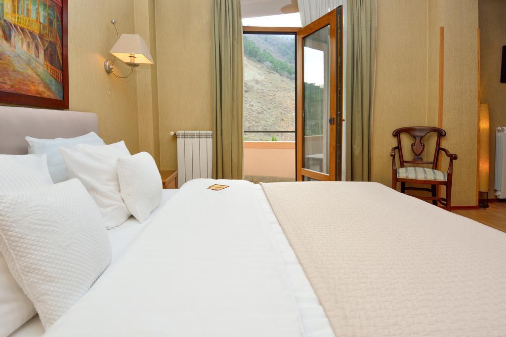 Urban Lodge Hotel Rooms And Suits Tiflis Exterior foto
