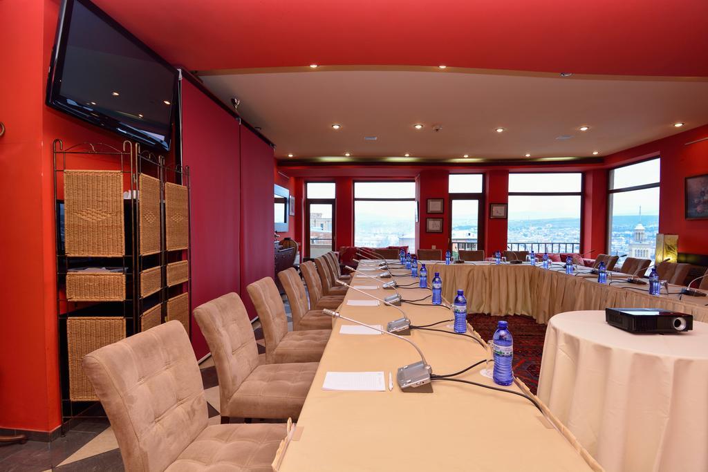 Urban Lodge Hotel Rooms And Suits Tiflis Exterior foto