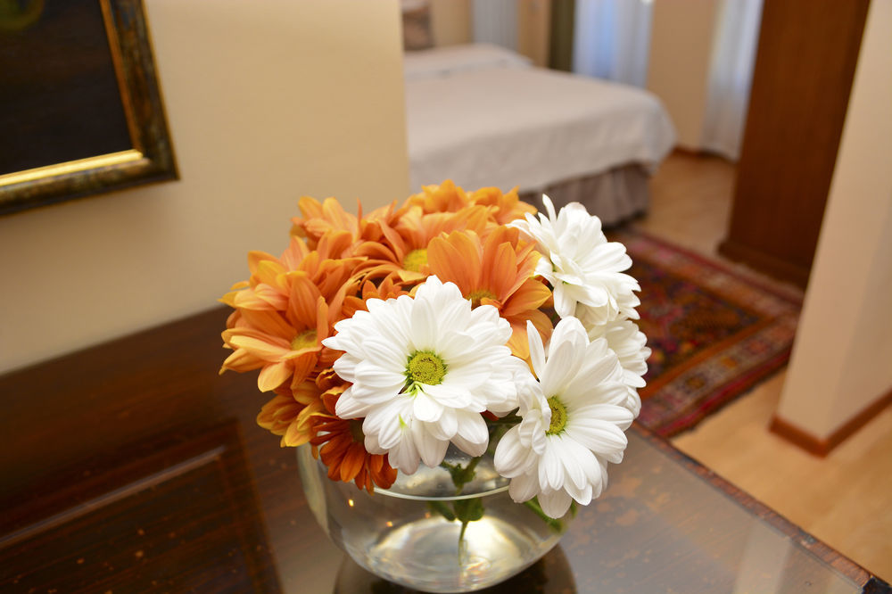 Urban Lodge Hotel Rooms And Suits Tiflis Exterior foto