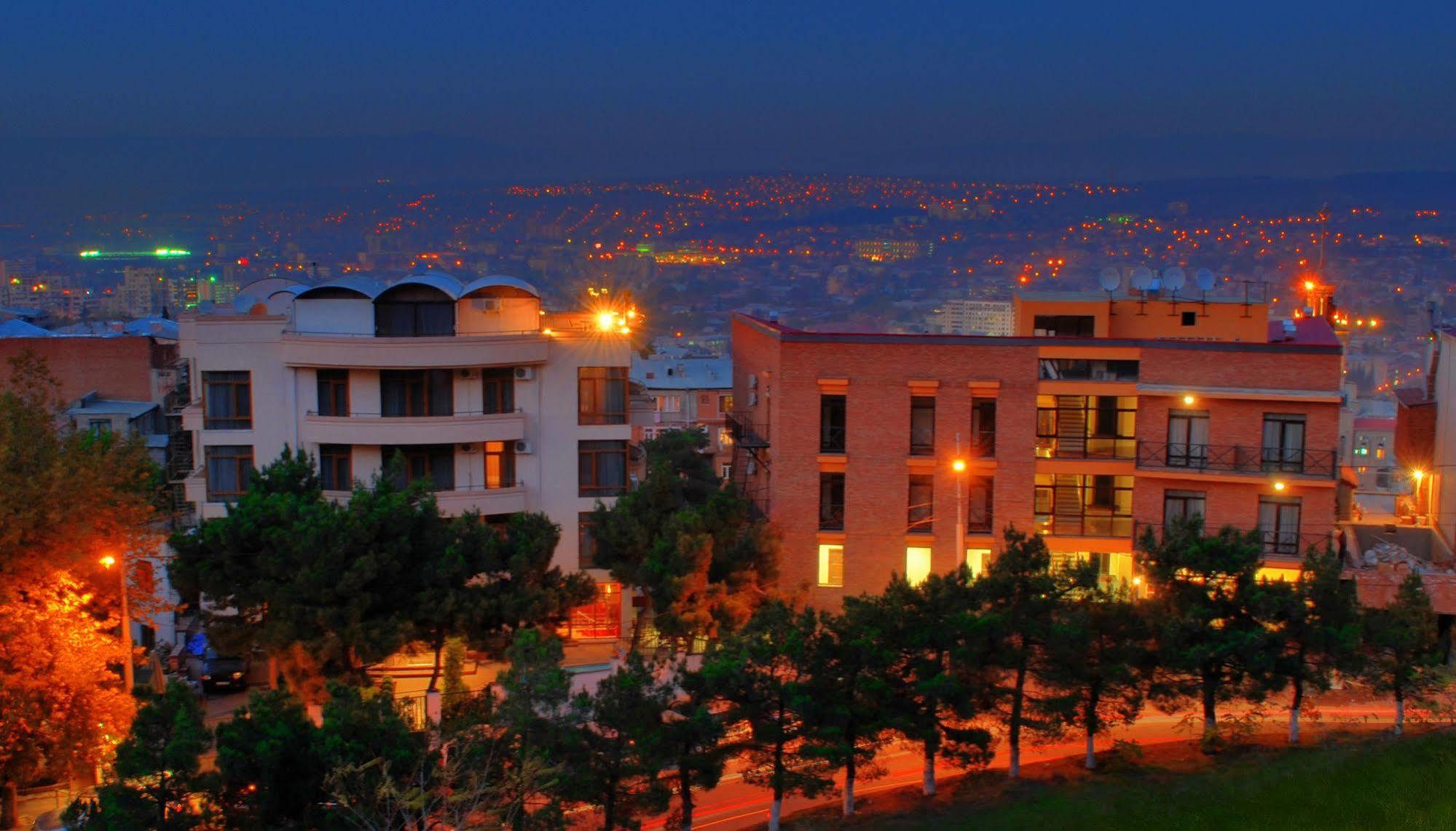 Urban Lodge Hotel Rooms And Suits Tiflis Exterior foto